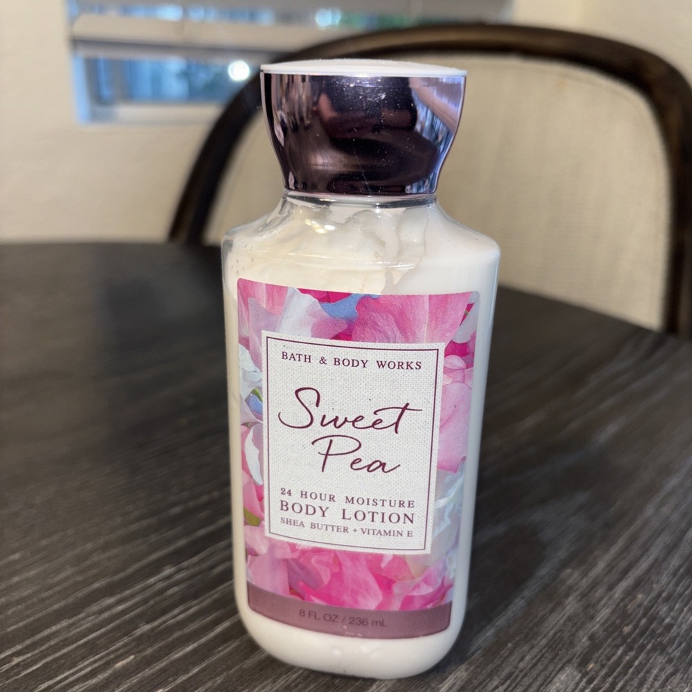 Bath & Body Works Sweet Pea 24 Hour Moisturizer‎ Body Lotion 8 Oz